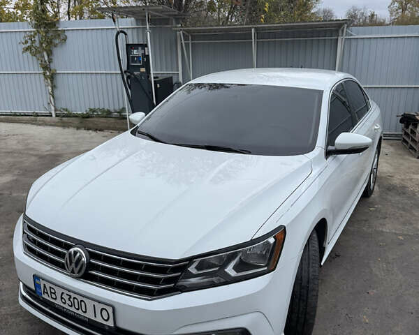 Белый Фольксваген Пассат, объемом двигателя 1.8 л и пробегом 185 тыс. км за 12650 $, фото 1 на Automoto.ua