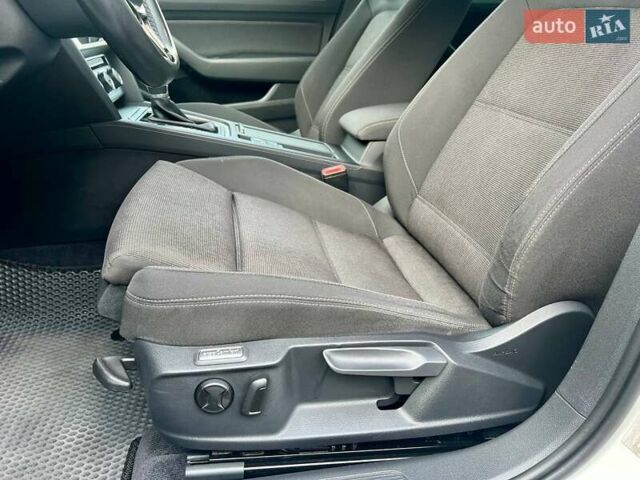 Белый Фольксваген Пассат, объемом двигателя 1.97 л и пробегом 240 тыс. км за 17900 $, фото 45 на Automoto.ua