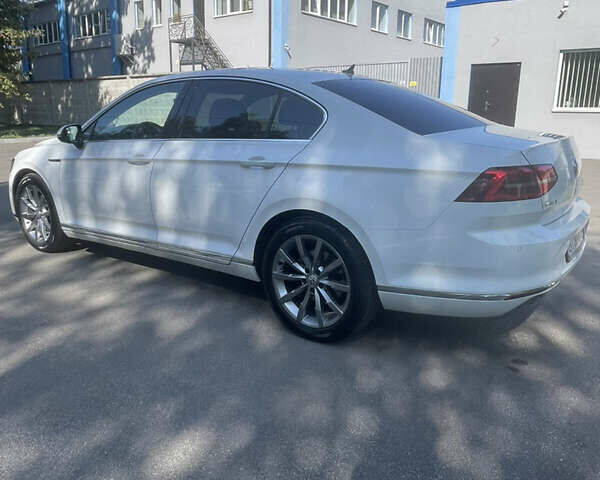Белый Фольксваген Пассат, объемом двигателя 1.97 л и пробегом 123 тыс. км за 23499 $, фото 3 на Automoto.ua