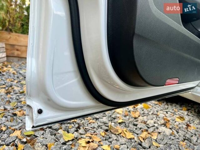 Белый Фольксваген Пассат, объемом двигателя 1.97 л и пробегом 240 тыс. км за 17900 $, фото 44 на Automoto.ua