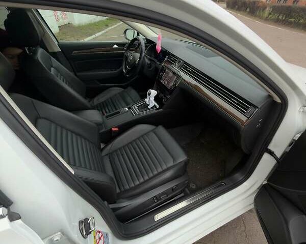 Белый Фольксваген Пассат, объемом двигателя 1.97 л и пробегом 101 тыс. км за 26000 $, фото 12 на Automoto.ua