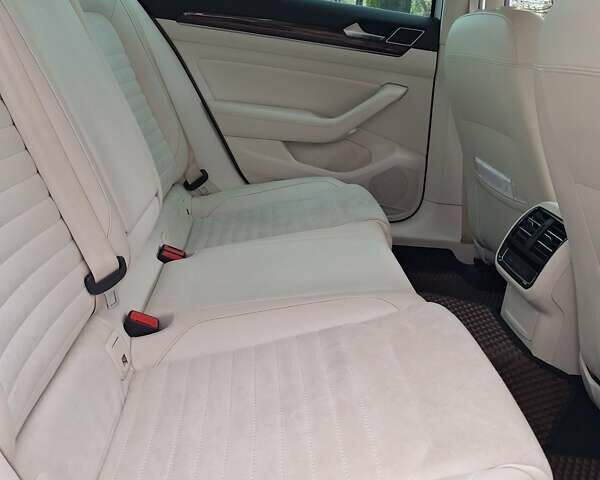 Белый Фольксваген Пассат, объемом двигателя 2 л и пробегом 200 тыс. км за 22500 $, фото 47 на Automoto.ua