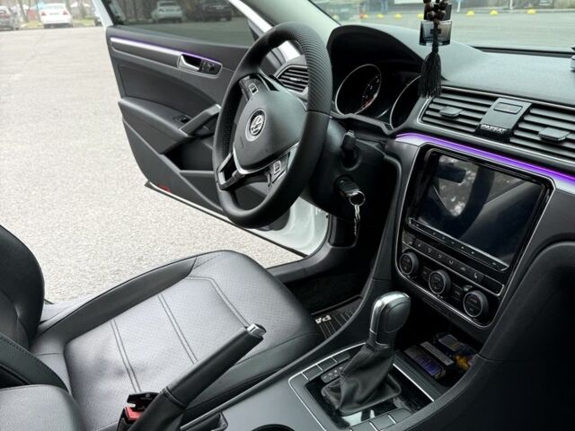 Білий Фольксваген Пассат, об'ємом двигуна 2 л та пробігом 135 тис. км за 15500 $, фото 12 на Automoto.ua