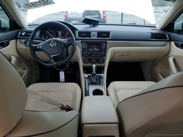 Белый Фольксваген Пассат, объемом двигателя 1.8 л и пробегом 207 тыс. км за 9100 $, фото 7 на Automoto.ua