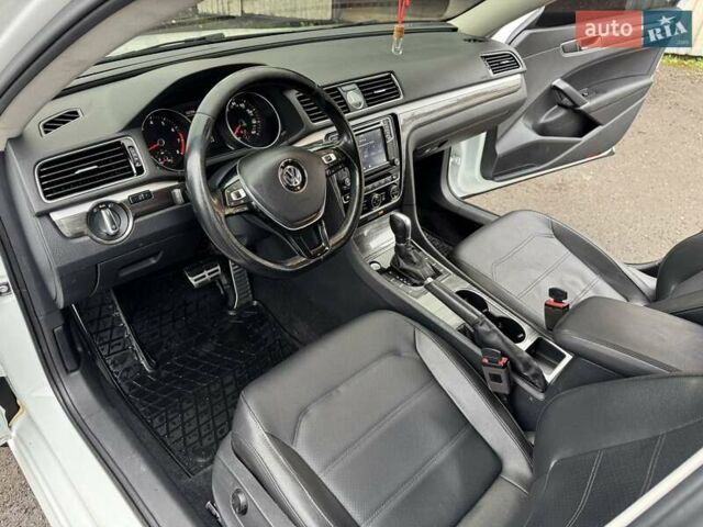 Белый Фольксваген Пассат, объемом двигателя 1.8 л и пробегом 206 тыс. км за 13800 $, фото 14 на Automoto.ua