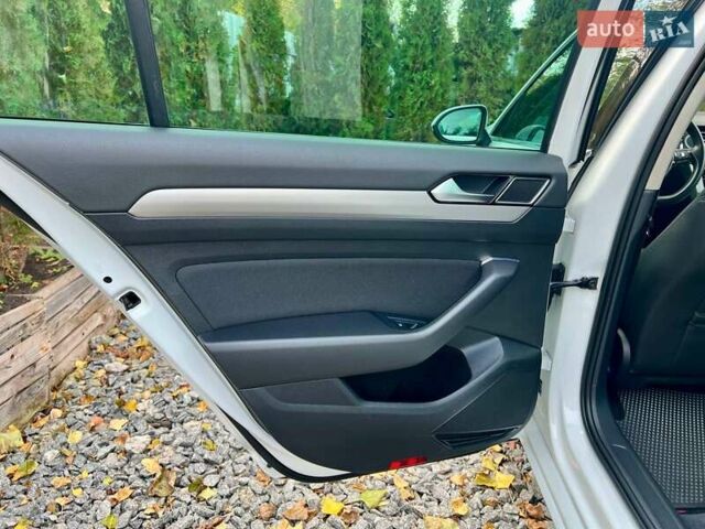 Белый Фольксваген Пассат, объемом двигателя 1.97 л и пробегом 240 тыс. км за 17900 $, фото 66 на Automoto.ua