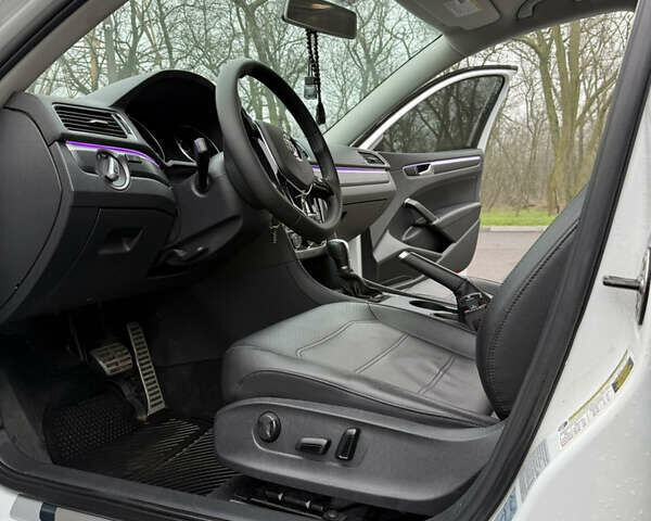 Білий Фольксваген Пассат, об'ємом двигуна 1.98 л та пробігом 135 тис. км за 16000 $, фото 14 на Automoto.ua