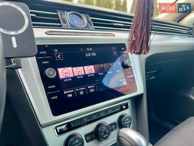 Белый Фольксваген Пассат, объемом двигателя 1.97 л и пробегом 240 тыс. км за 17900 $, фото 62 на Automoto.ua