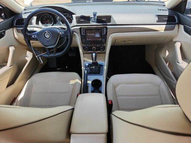 Белый Фольксваген Пассат, объемом двигателя 1.8 л и пробегом 72 тыс. км за 8659 $, фото 8 на Automoto.ua