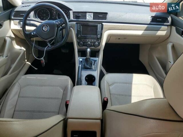 Белый Фольксваген Пассат, объемом двигателя 1.8 л и пробегом 129 тыс. км за 2200 $, фото 7 на Automoto.ua