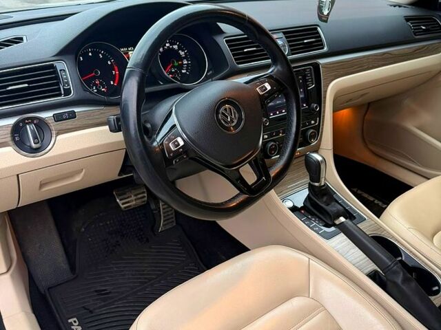 Білий Фольксваген Пассат, об'ємом двигуна 1.8 л та пробігом 108 тис. км за 17500 $, фото 2 на Automoto.ua