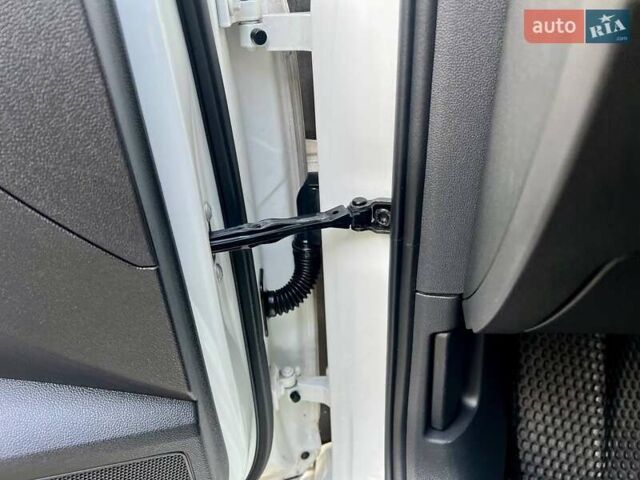 Белый Фольксваген Пассат, объемом двигателя 1.97 л и пробегом 240 тыс. км за 17900 $, фото 39 на Automoto.ua