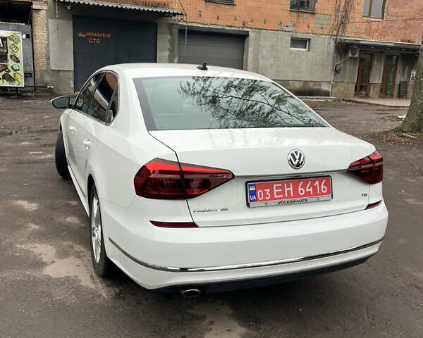 Белый Фольксваген Пассат, объемом двигателя 1.8 л и пробегом 203 тыс. км за 9900 $, фото 1 на Automoto.ua