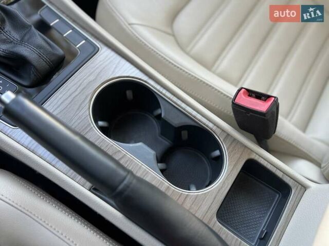 Фольксваген Пассат 2017 в Львове на Automoto.ua Белый Фольксваген Пассат, объемом двигателя 1.8 л и пробегом 78 тыс. км за 15750 $, фото 28 на Automoto.ua