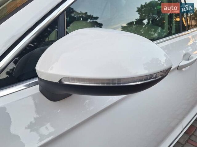 Белый Фольксваген Пассат, объемом двигателя 2 л и пробегом 200 тыс. км за 22500 $, фото 29 на Automoto.ua