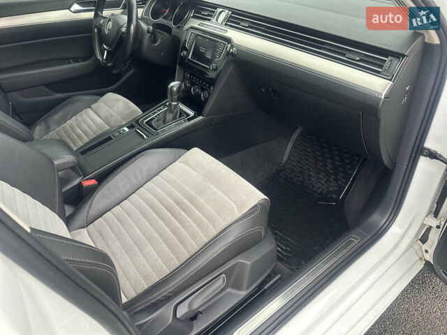 Белый Фольксваген Пассат, объемом двигателя 1.97 л и пробегом 178 тыс. км за 18900 $, фото 14 на Automoto.ua