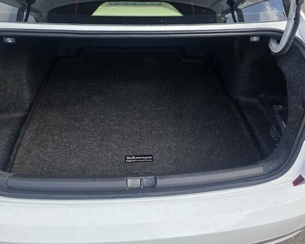 Белый Фольксваген Пассат, объемом двигателя 1.98 л и пробегом 133 тыс. км за 13300 $, фото 16 на Automoto.ua