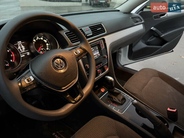 Белый Фольксваген Пассат, объемом двигателя 2 л и пробегом 273 тыс. км за 8300 $, фото 27 на Automoto.ua