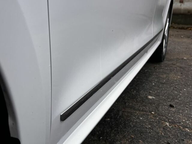 Белый Фольксваген Пассат, объемом двигателя 1.8 л и пробегом 185 тыс. км за 13000 $, фото 6 на Automoto.ua