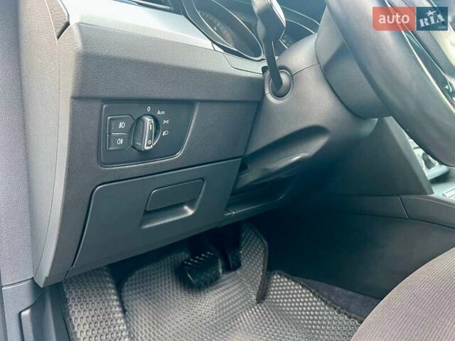 Белый Фольксваген Пассат, объемом двигателя 1.97 л и пробегом 240 тыс. км за 17900 $, фото 49 на Automoto.ua