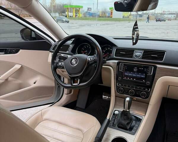 Белый Фольксваген Пассат, объемом двигателя 1.8 л и пробегом 108 тыс. км за 17500 $, фото 6 на Automoto.ua