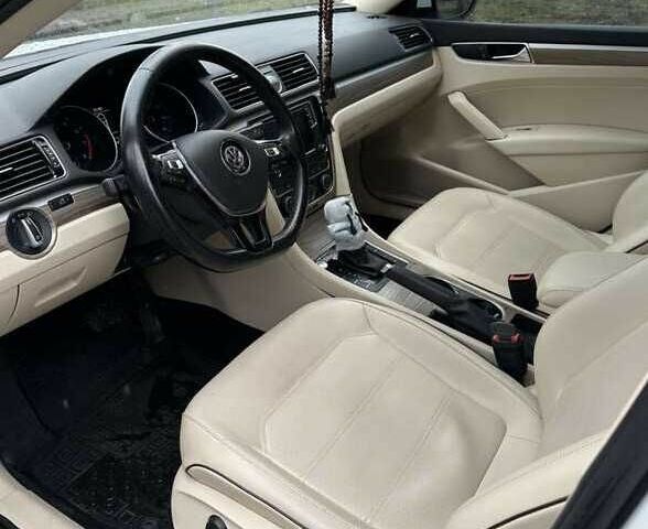 Білий Фольксваген Пассат, об'ємом двигуна 1.8 л та пробігом 132 тис. км за 10000 $, фото 6 на Automoto.ua