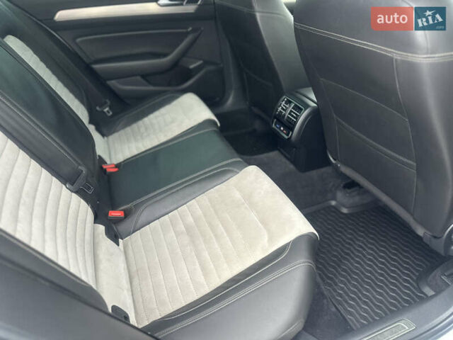 Белый Фольксваген Пассат, объемом двигателя 1.97 л и пробегом 178 тыс. км за 18900 $, фото 16 на Automoto.ua