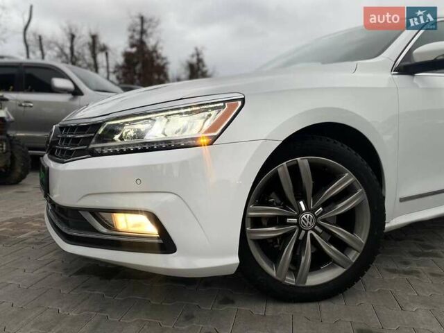 Белый Фольксваген Пассат, объемом двигателя 1.8 л и пробегом 167 тыс. км за 13990 $, фото 2 на Automoto.ua