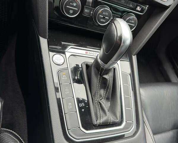 Білий Фольксваген Пассат, об'ємом двигуна 1.97 л та пробігом 255 тис. км за 22500 $, фото 16 на Automoto.ua