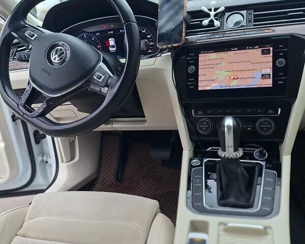 Белый Фольксваген Пассат, объемом двигателя 2 л и пробегом 200 тыс. км за 22500 $, фото 35 на Automoto.ua