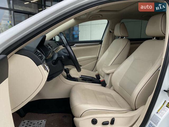 Белый Фольксваген Пассат, объемом двигателя 1.8 л и пробегом 198 тыс. км за 11950 $, фото 18 на Automoto.ua