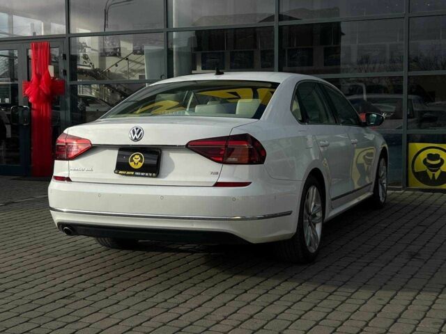 Белый Фольксваген Пассат, объемом двигателя 1.8 л и пробегом 178 тыс. км за 14200 $, фото 6 на Automoto.ua