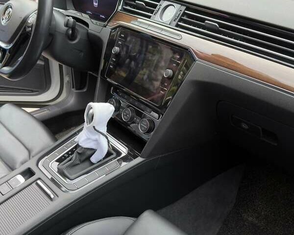 Белый Фольксваген Пассат, объемом двигателя 1.97 л и пробегом 101 тыс. км за 26000 $, фото 11 на Automoto.ua