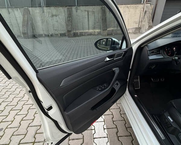 Белый Фольксваген Пассат, объемом двигателя 1.97 л и пробегом 260 тыс. км за 17750 $, фото 8 на Automoto.ua