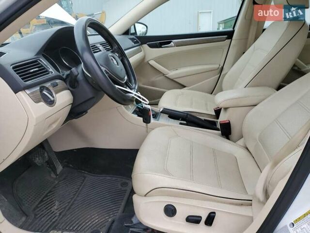 Белый Фольксваген Пассат, объемом двигателя 1.8 л и пробегом 141 тыс. км за 1800 $, фото 6 на Automoto.ua