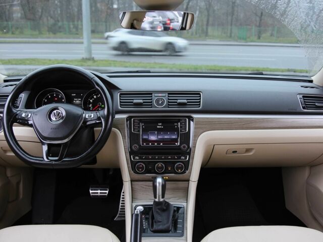 Белый Фольксваген Пассат, объемом двигателя 3.6 л и пробегом 136 тыс. км за 15500 $, фото 11 на Automoto.ua