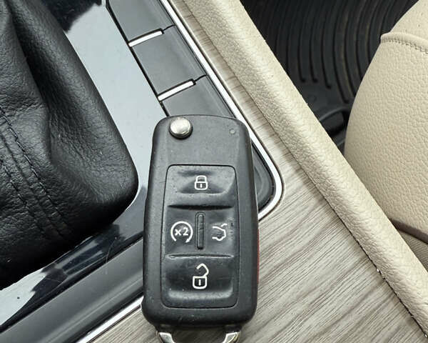 Белый Фольксваген Пассат, объемом двигателя 1.8 л и пробегом 150 тыс. км за 14600 $, фото 45 на Automoto.ua