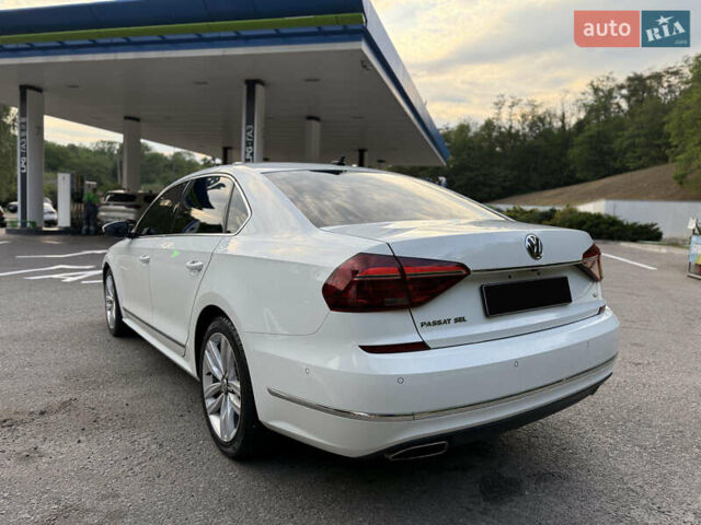 Білий Фольксваген Пассат, об'ємом двигуна 3.6 л та пробігом 136 тис. км за 17500 $, фото 6 на Automoto.ua