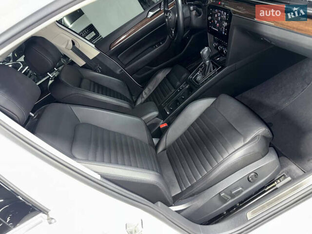 Белый Фольксваген Пассат, объемом двигателя 2 л и пробегом 140 тыс. км за 26000 $, фото 31 на Automoto.ua