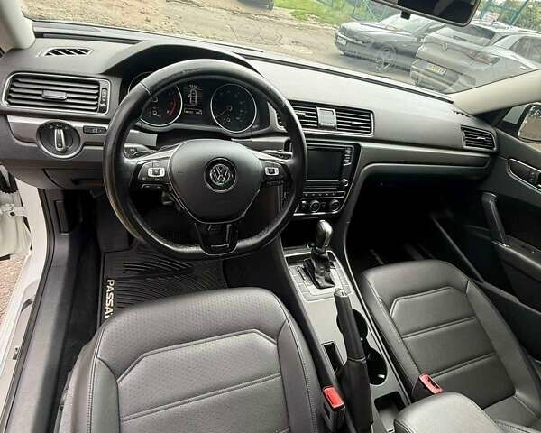 Белый Фольксваген Пассат, объемом двигателя 1.98 л и пробегом 140 тыс. км за 15600 $, фото 17 на Automoto.ua