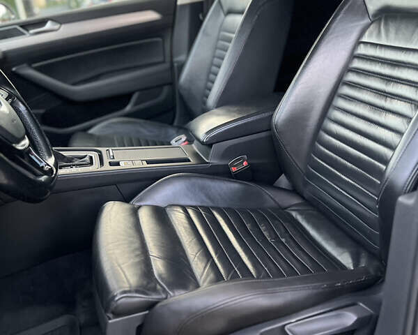 Белый Фольксваген Пассат, объемом двигателя 2 л и пробегом 320 тыс. км за 16900 $, фото 3 на Automoto.ua