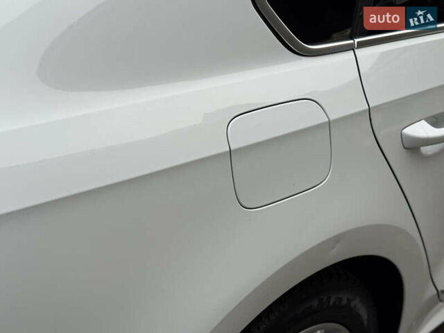 Белый Фольксваген Пассат, объемом двигателя 1.8 л и пробегом 57 тыс. км за 11299 $, фото 24 на Automoto.ua