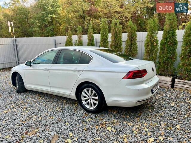 Белый Фольксваген Пассат, объемом двигателя 1.97 л и пробегом 240 тыс. км за 17900 $, фото 7 на Automoto.ua