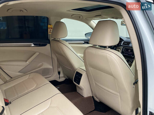 Белый Фольксваген Пассат, объемом двигателя 1.8 л и пробегом 198 тыс. км за 11150 $, фото 26 на Automoto.ua