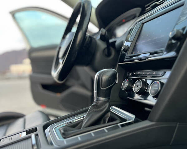 Белый Фольксваген Пассат, объемом двигателя 2 л и пробегом 320 тыс. км за 16900 $, фото 9 на Automoto.ua