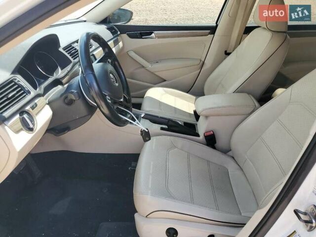 Белый Фольксваген Пассат, объемом двигателя 1.8 л и пробегом 129 тыс. км за 2200 $, фото 6 на Automoto.ua