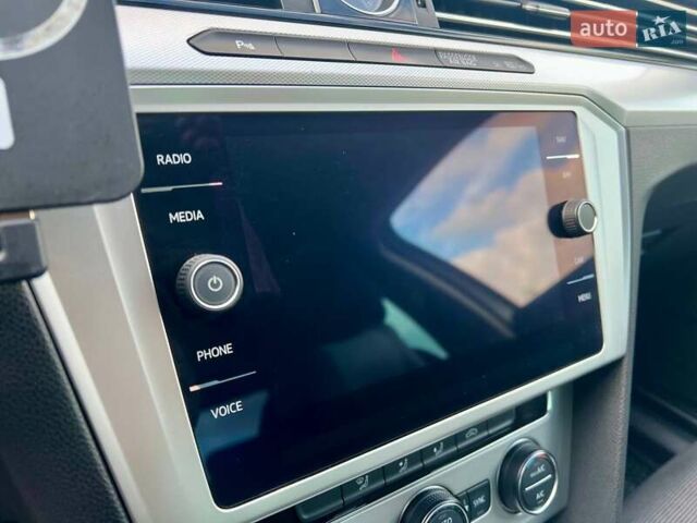 Белый Фольксваген Пассат, объемом двигателя 1.97 л и пробегом 240 тыс. км за 17900 $, фото 56 на Automoto.ua