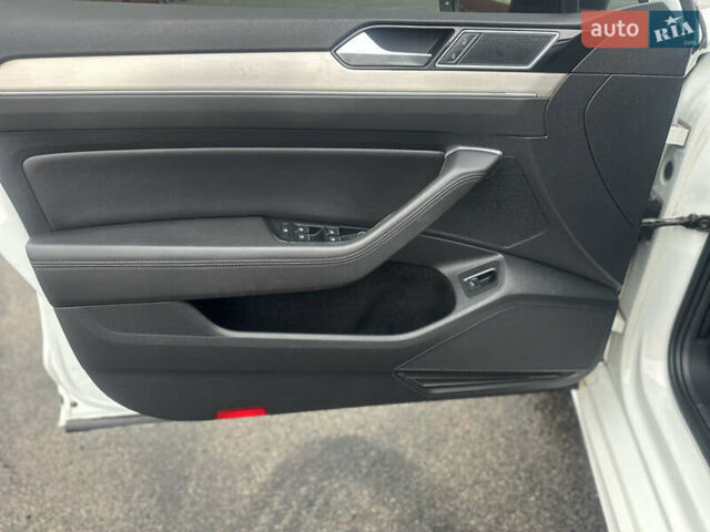 Белый Фольксваген Пассат, объемом двигателя 1.97 л и пробегом 178 тыс. км за 18900 $, фото 13 на Automoto.ua