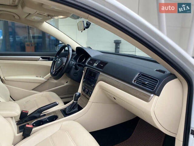 Белый Фольксваген Пассат, объемом двигателя 1.8 л и пробегом 198 тыс. км за 11950 $, фото 23 на Automoto.ua