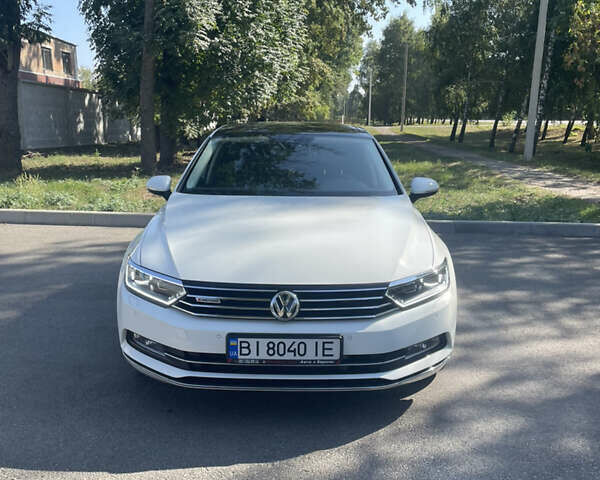 Белый Фольксваген Пассат, объемом двигателя 1.97 л и пробегом 123 тыс. км за 23499 $, фото 1 на Automoto.ua